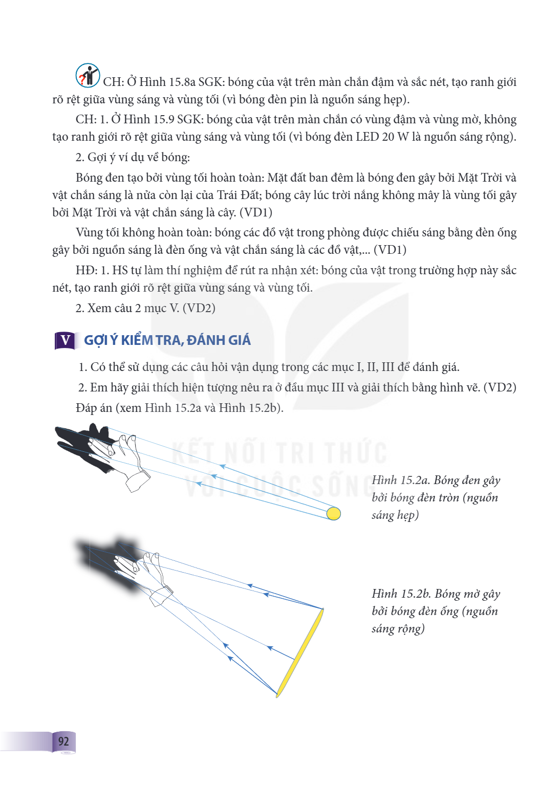 CH: Ở Hình 15.8a SGK: bóng của vật trên màn chắn đậm và sắc nét, tạo ranh giới rõ rệt giữa vùng sáng và vùng tối (vì bóng đèn pin là nguồn sáng hẹp). CH: 1. Ở H