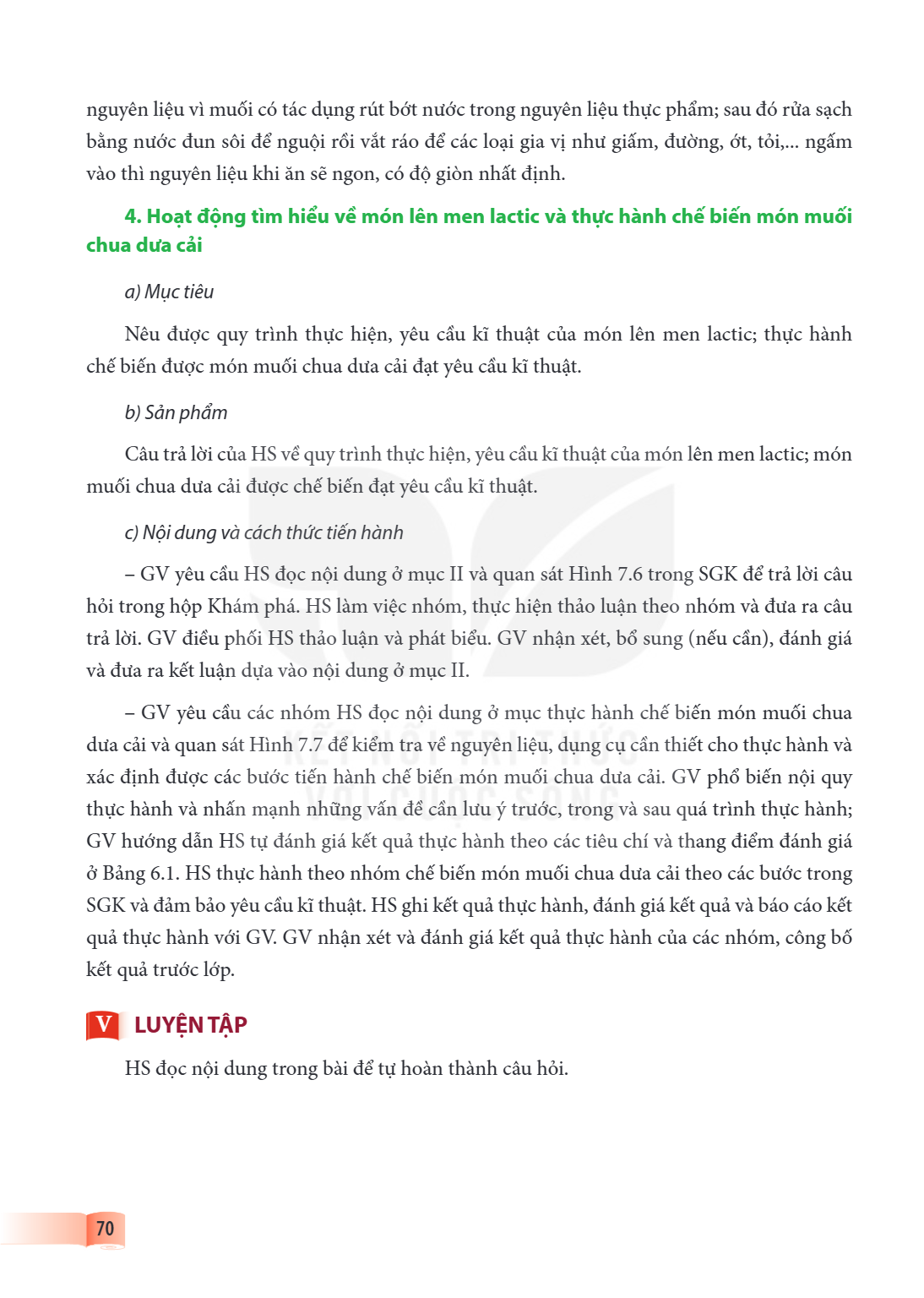 nguyên liệu vì muối có tác dụng rút bớt nước trong nguyên liệu thực phẩm; sau đó rửa sạch bằng nước đun sôi để nguội rồi vắt ráo để các loại gia vị như giấm, đư