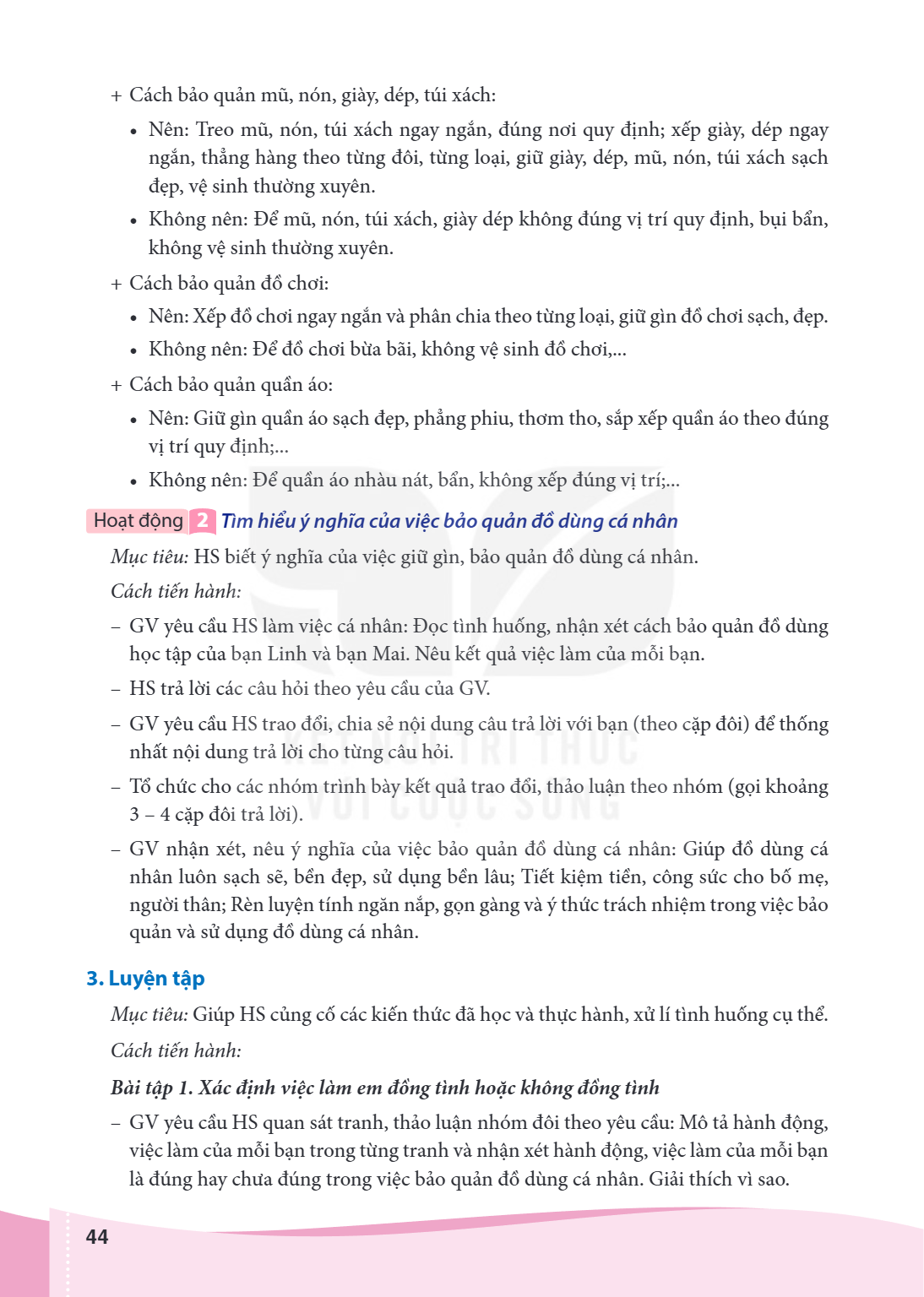 Cách bảo quản mũ, nón, giày, dép, túi xách: Nên: Treo mũ, nón, túi xách ngay ngắn, đúng nơi quy định; xếp giày, dép ngay ngắn, thẳng hàng theo từng đôi, từng lo