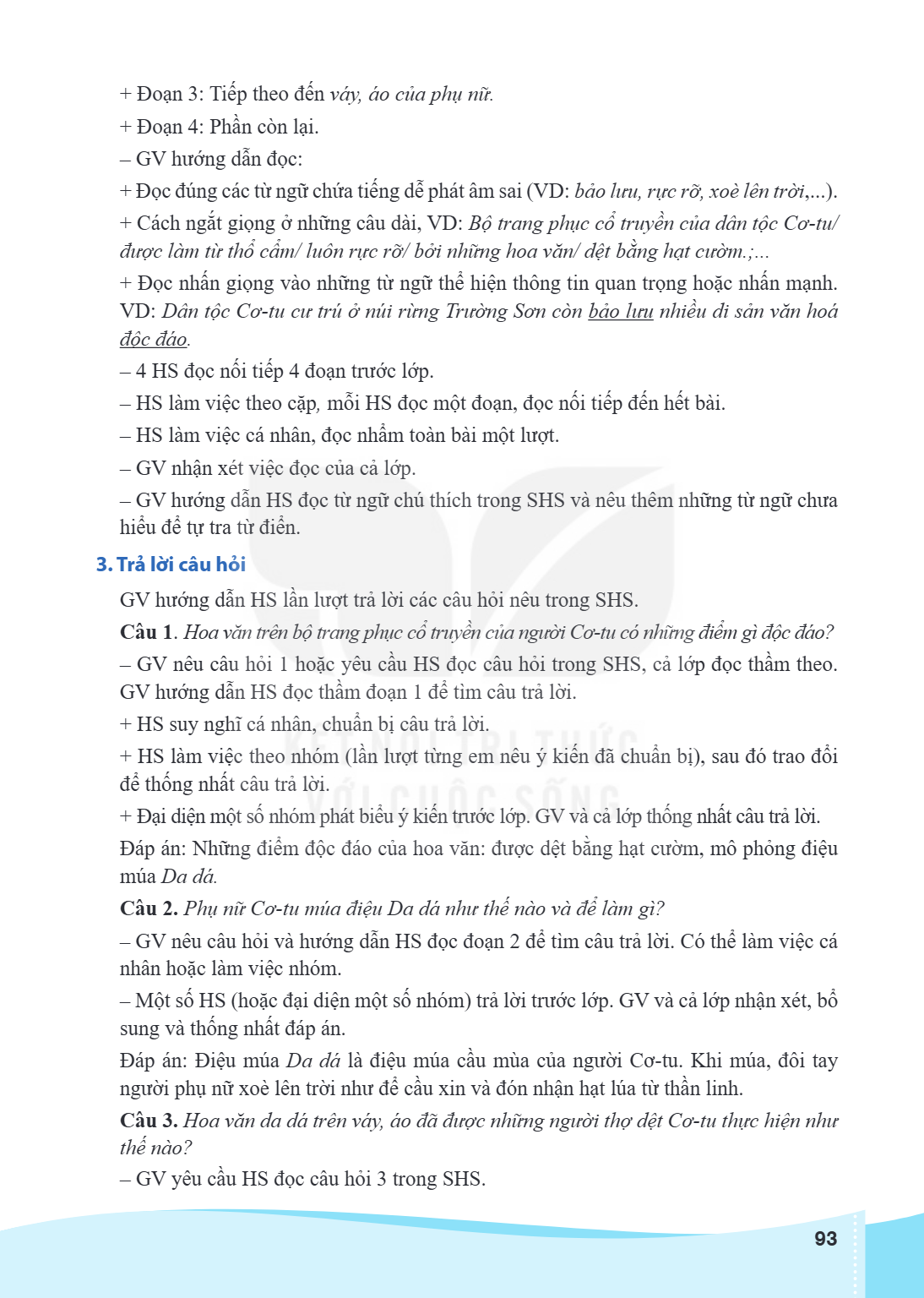 Đoạn 3: Tiếp theo đến váy, áo của phụ nữ. + Đoạn 4: Phần còn lại. - GV hướng dẫn đọc: + Đọc đúng các từ ngữ chứa tiếng dễ phát âm sai (VD: bảo lưu, rực rỡ, xoè 