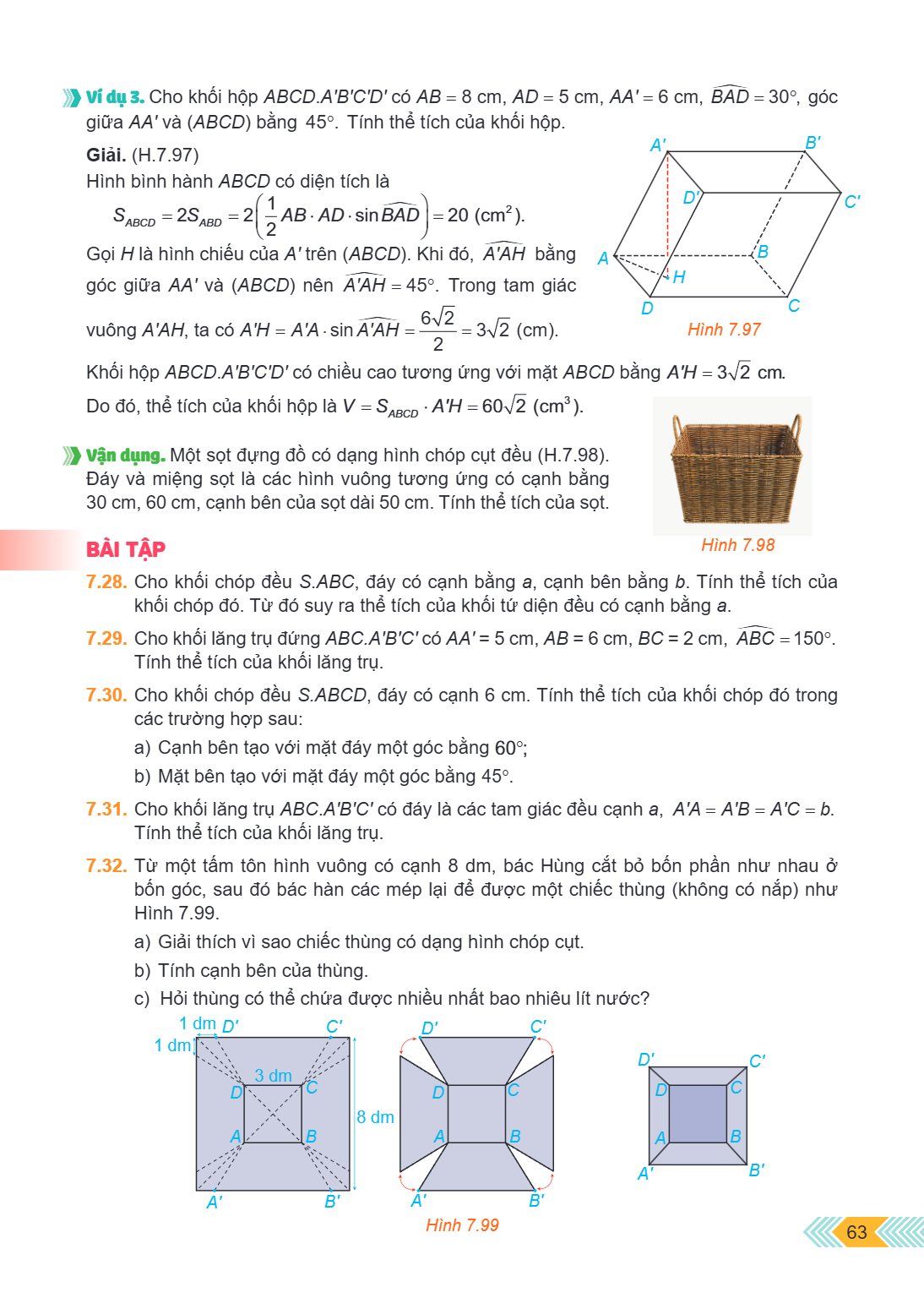 Ví dụ 3. Cho khối hộp $ABCD.A'B'C'D'$ có $AB = 8$ cm, $AD = 5$ cm, $AA' = 6$ cm, $\widehat{BAD} = 30^{\circ}$, góc giữa $AA'$ và $(ABCD)$ bằng $45^{\circ}$. Tín
