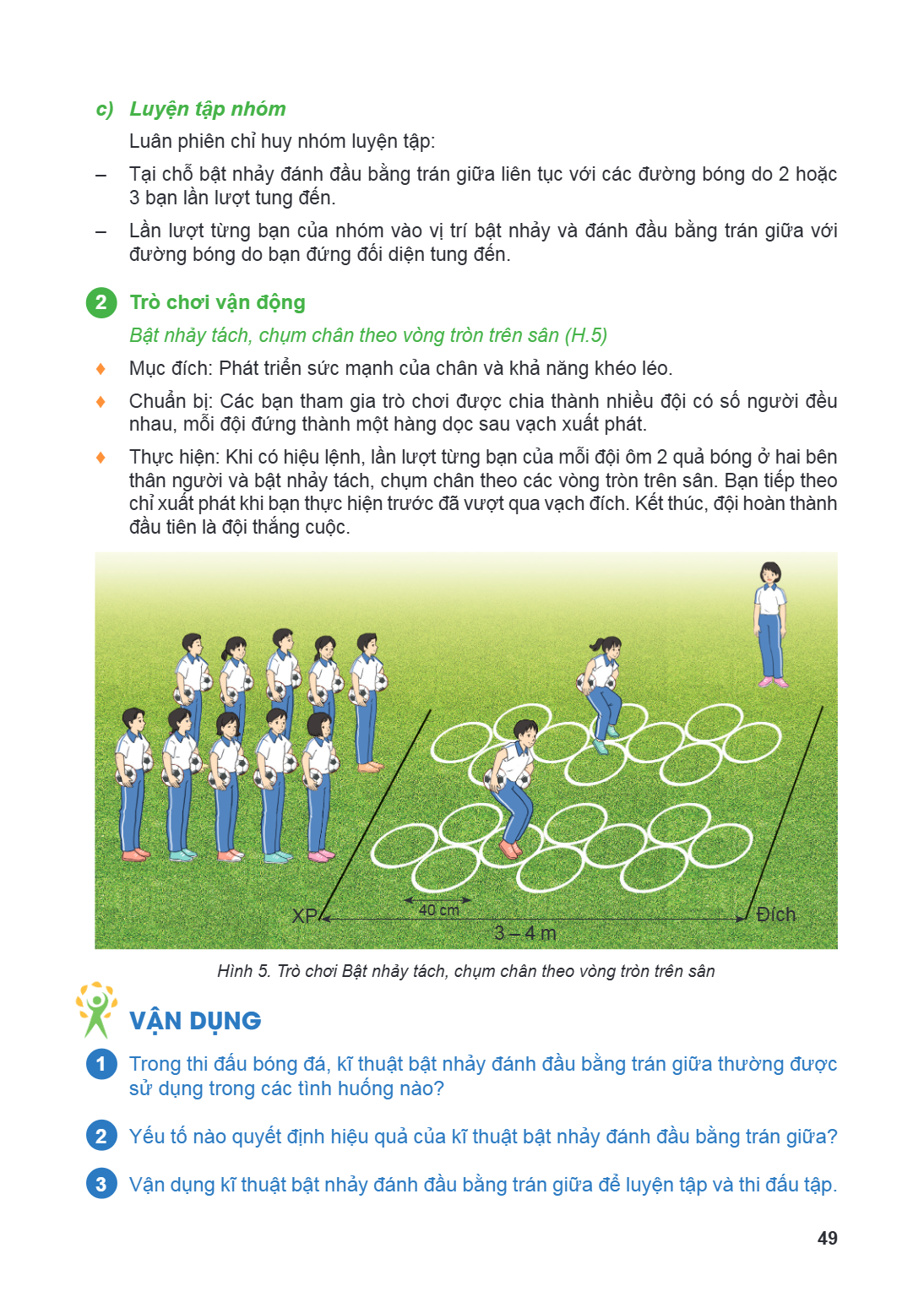 c) Luyện tập nhóm Luân phiên chỉ huy nhóm luyện tập: - Tại chỗ bật nhảy đánh đầu bằng trán giữa liên tục với các đường bóng do 2 hoặc 3 bạn lần lượt tung đến. -
