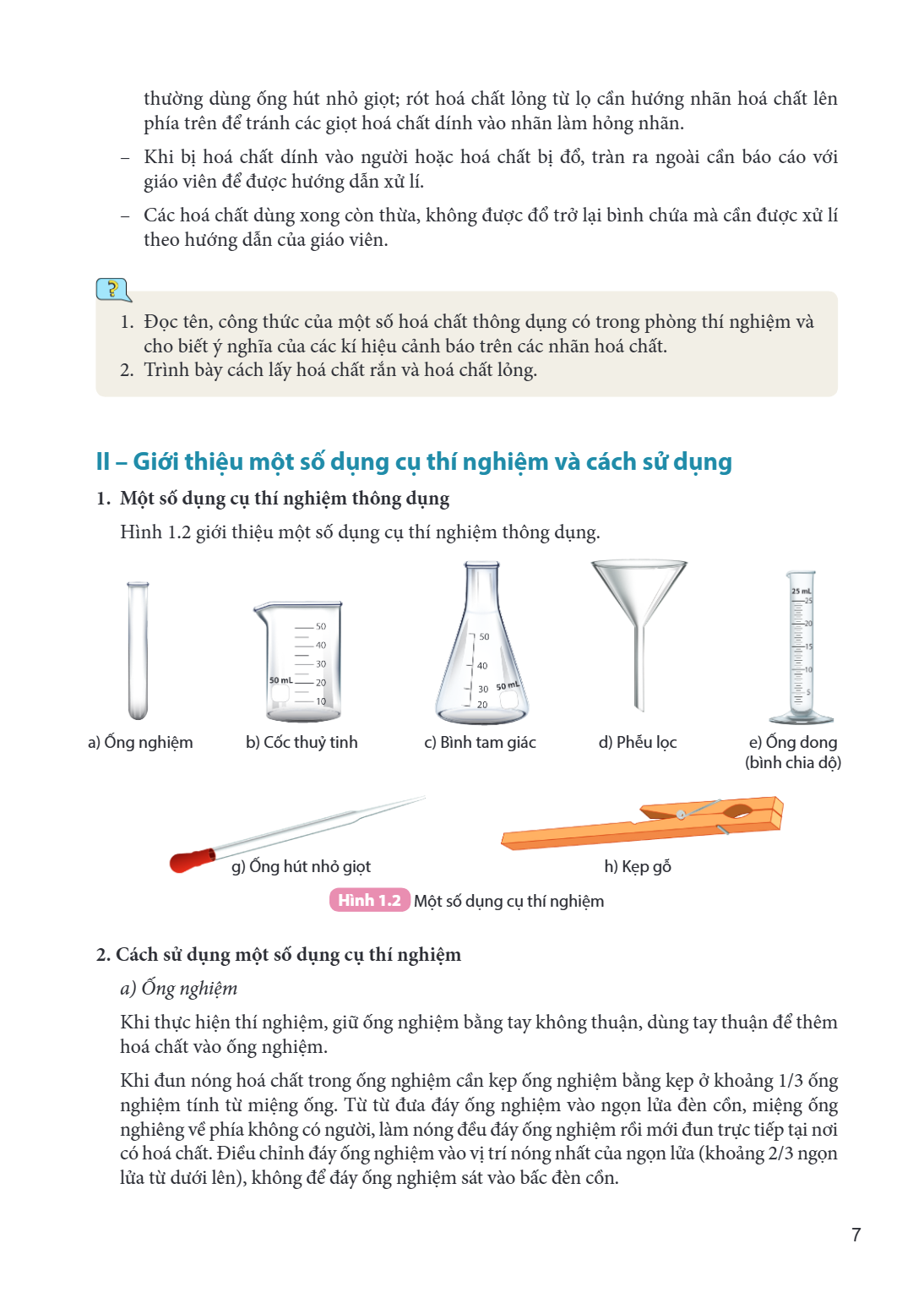 thường dùng ống hút nhỏ giọt; rót hoá chất lỏng từ lọ cần hướng nhãn hoá chất lên phía trên để tránh các giọt hoá chất dính vào nhãn làm hỏng nhãn. Khi bị hoá c
