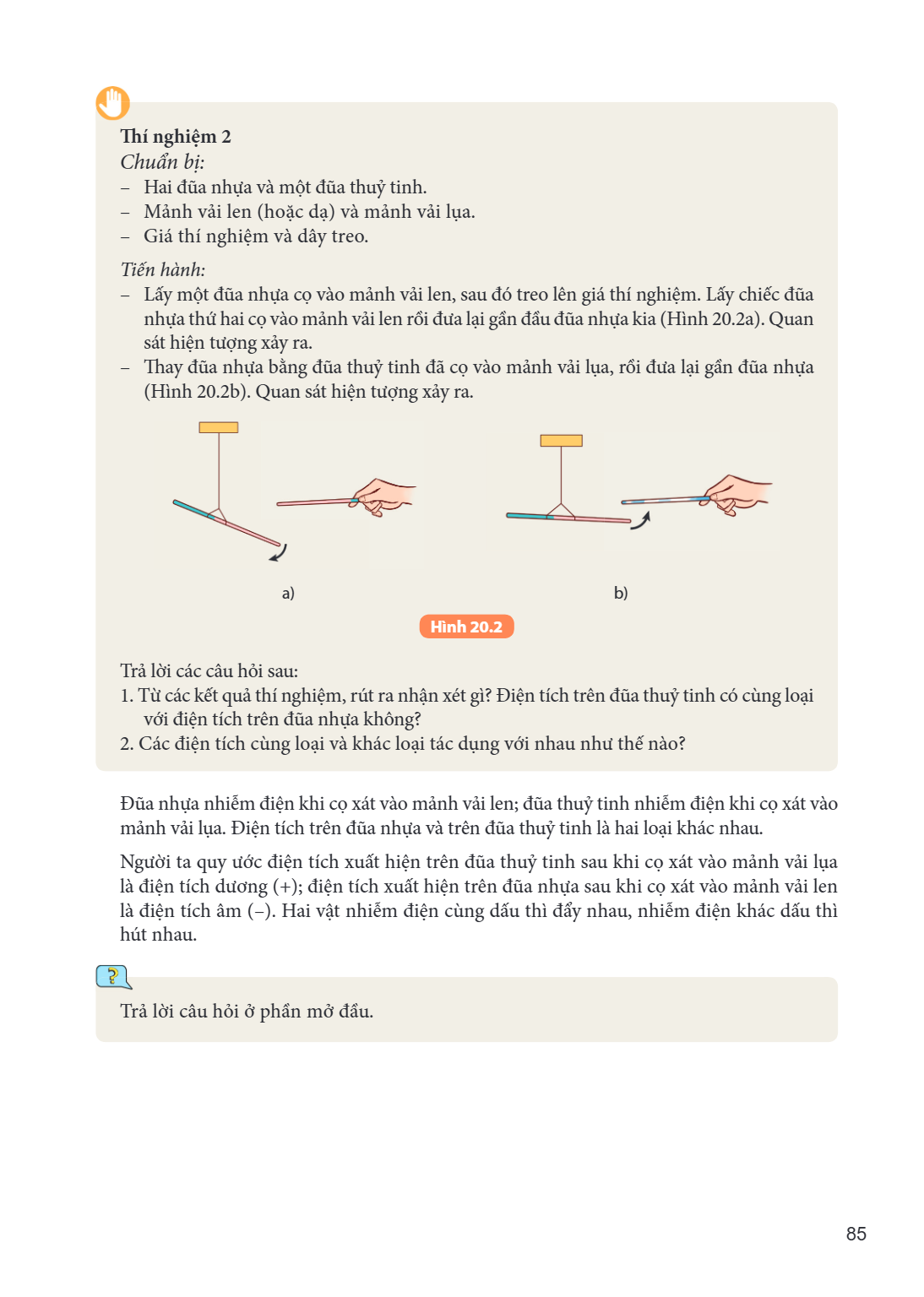 Thí nghiệm 2 Chuẩn bị: – Hai đũa nhựa và một đũa thuỷ tinh. – Mảnh vải len (hoặc dạ) và mảnh vải lụa. – Giá thí nghiệm và dây treo. Tiến hành: – Lấy một đũa nhự