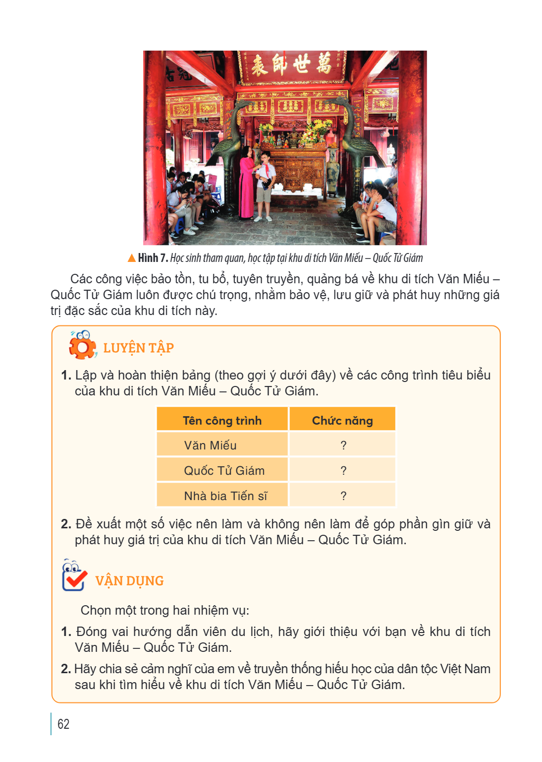 Hình 7. Học sinh tham quan, học tập tại khu di tích Văn Miếu - Quốc Tử Giám Các công việc bảo tồn, tu bổ, tuyên truyền, quảng bá về khu di tích Văn Miếu - Quốc 