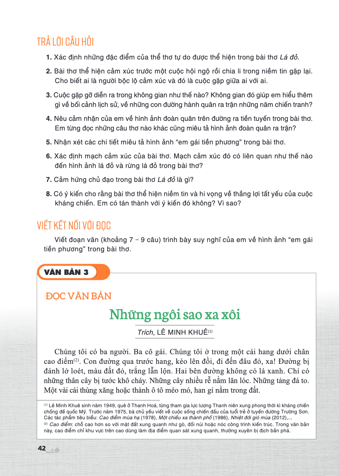 VĂN BẢN 3 ĐỌC VĂN BẢN Những ngôi sao xa xôi Trích, LÊ MINH KHUÊ$^{(1)}$ Chúng tôi có ba người. Ba cô gái. Chúng tôi ở trong một cái hang dưới chân cao điểm$^{(2