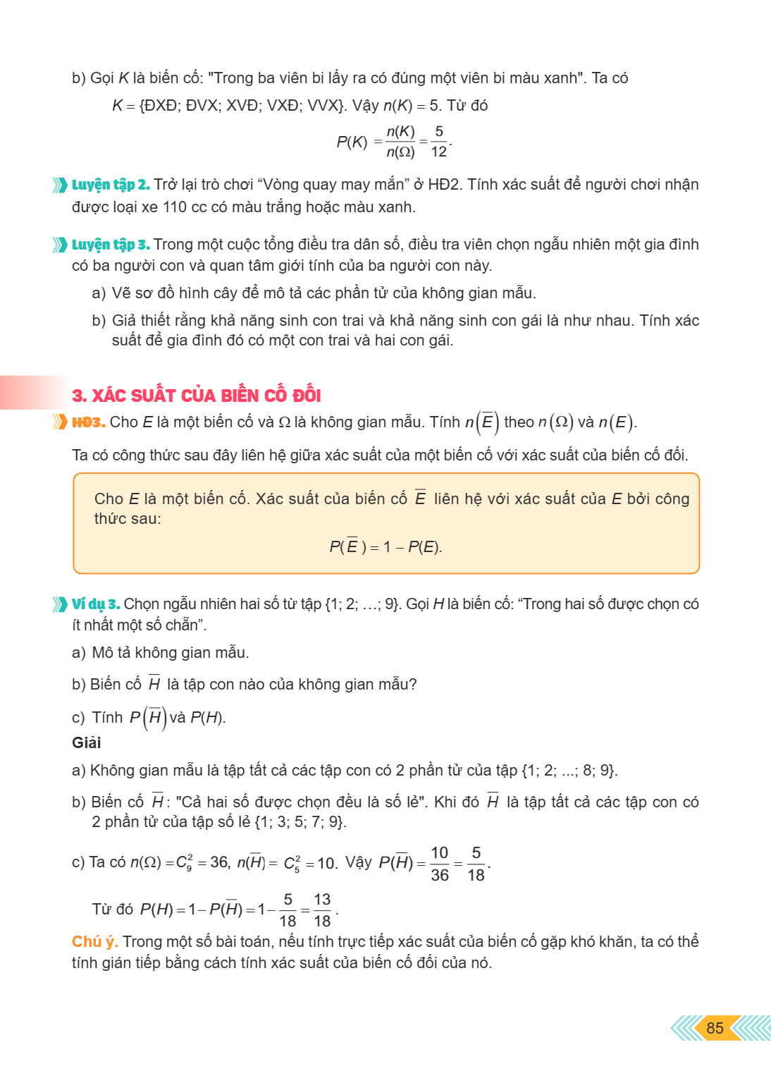 b) Gọi $K$ là biến cố: "Trong ba viên bi lấy ra có đúng một viên bi màu xanh". Ta có $K = {\text{ĐXĐ}; \text{ĐVX}; \text{XVĐ}; \text{VXĐ}; \text{VVX}}$. Vậy $n(